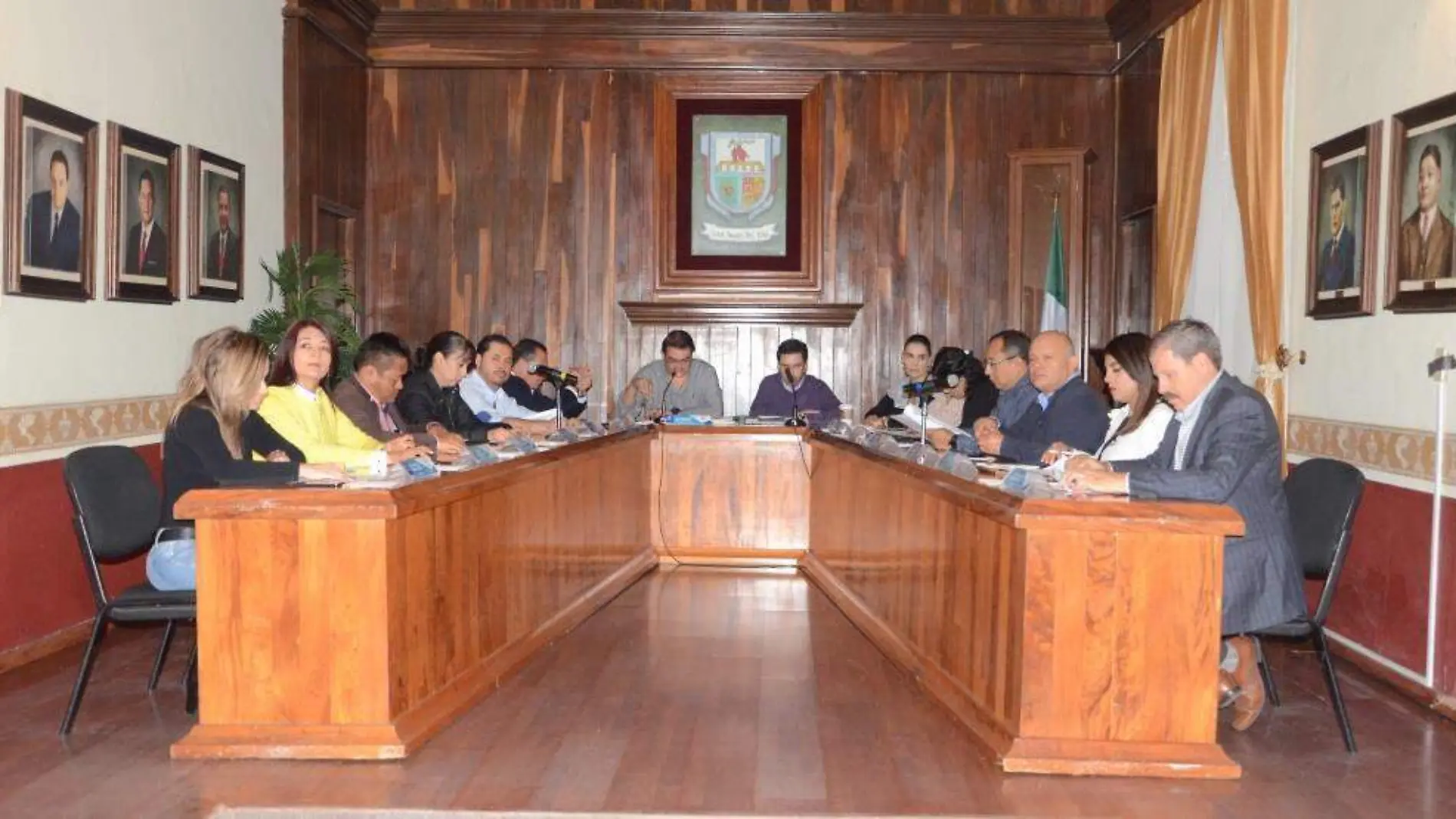 En la última sesión ordinaria, los integrantes del Ayuntamiento 2015-2018 aprobaron cambiar la sede del salón de Cabildo. Foto Jacob Cabello